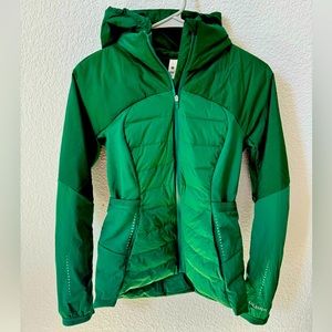 Lululemon "Down For It All" down running jacket in Deep Forest Green. Sz 6
